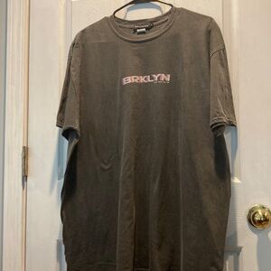 PrettyLittleThing - Brooklyn Tee